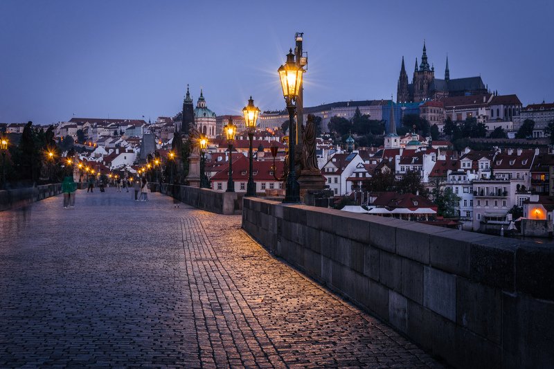прага, ночь, утро, город, башня, небо, облака, карлов мост, фонарь, мостовая, статуя, свет, сумерки Карлов мост утром фото превью