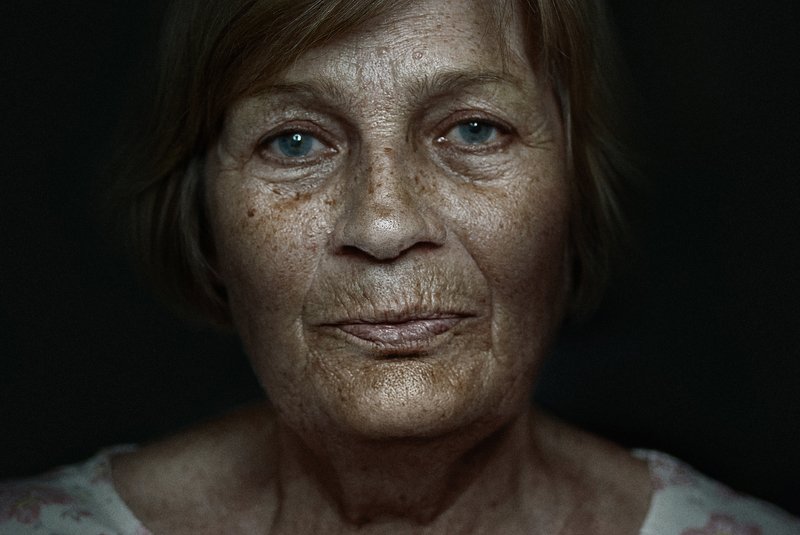 portrait, old, senior, face, woman, people, person, elderly, close-up, eyes, wrinkles, serious, mature, human, closeup, age, retirement, white, looking, one, aged, expression woman фото превью