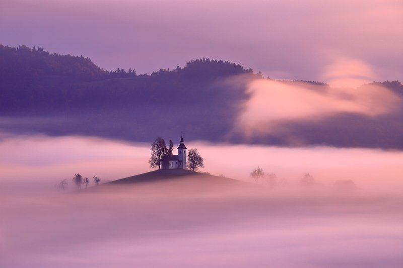 slovenia, sveti tomaž, morning, sunrise, mist, fog, hill, mountain, church, light, St. Thomas hill фото превью