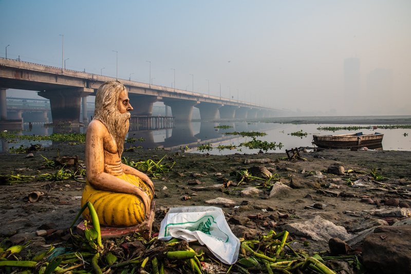 Like a lifeless statue we watch. фото превью