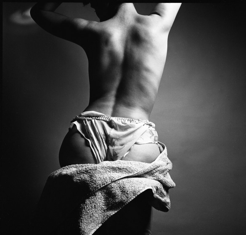 ягодицы тело женщина девушка чб *** фото превью