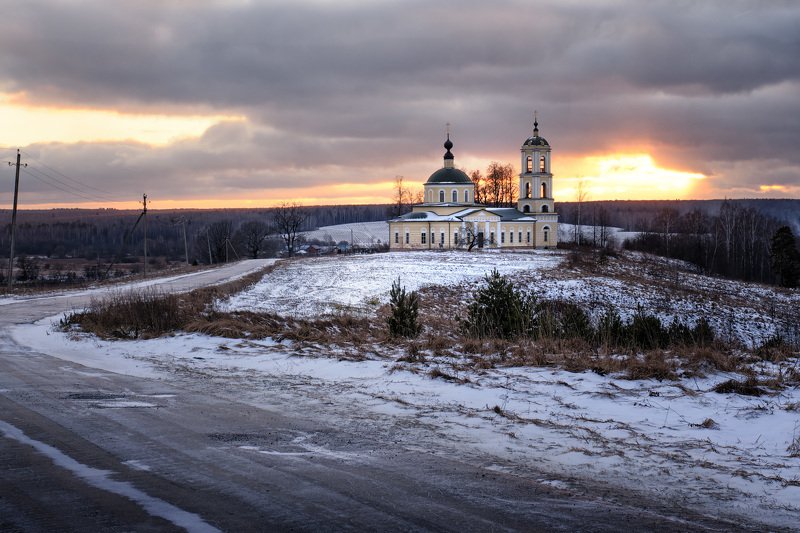 Пасмурный закат фото превью