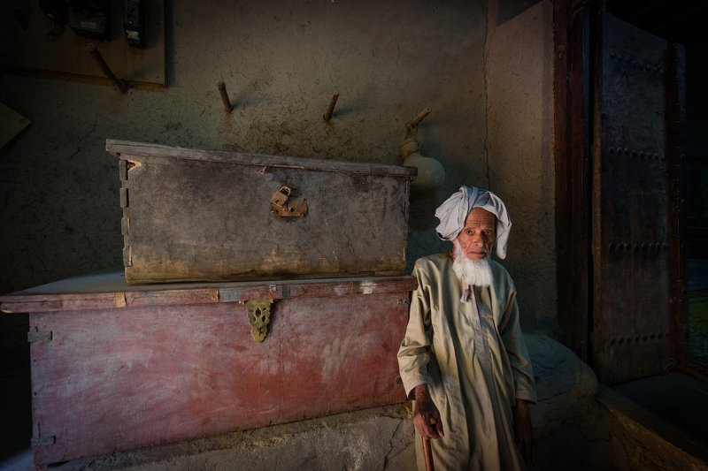 Colors,Old man Watchman фото превью