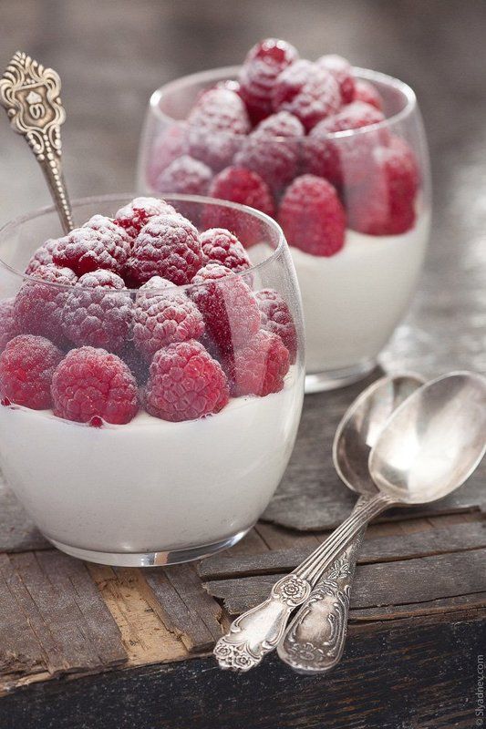 Buko cheese mousse with raspberries фото превью