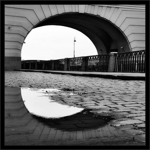 Простой черно-белый питерский геометрический этюд