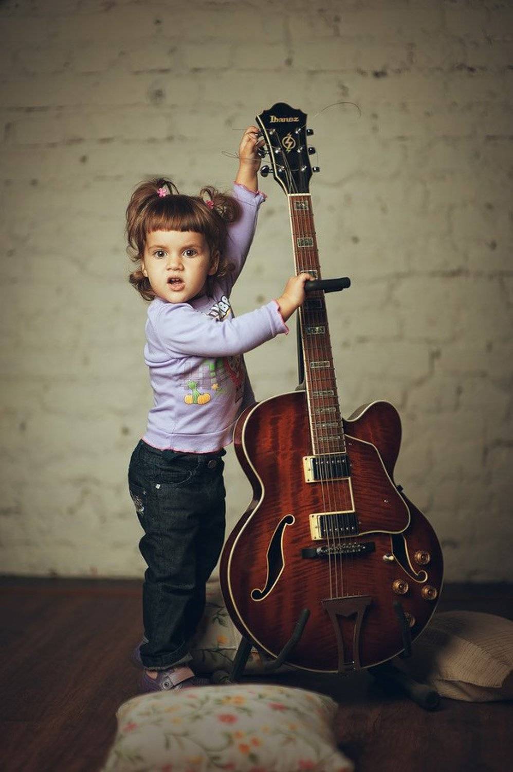 девочка, гитара, стена, girl, a guitar, a wall, Феофанов Дмитрий