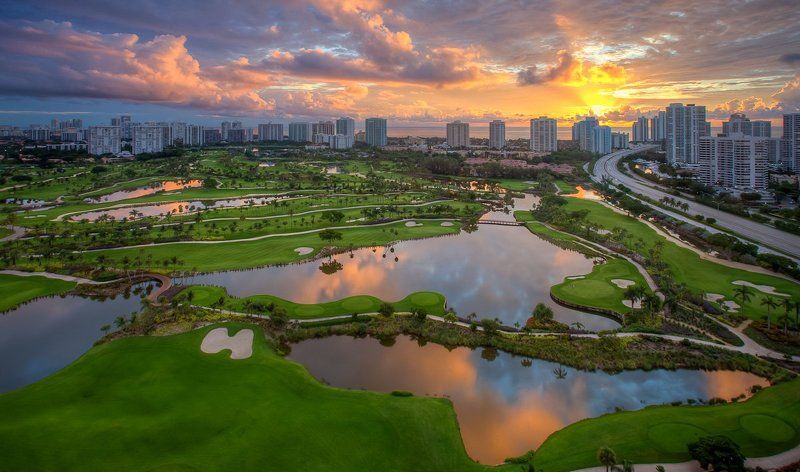 Про маленький гольф клуб и его окрестности фото превью