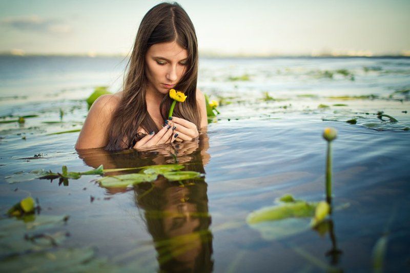 лето, вода, девушка провожая лето фото превью