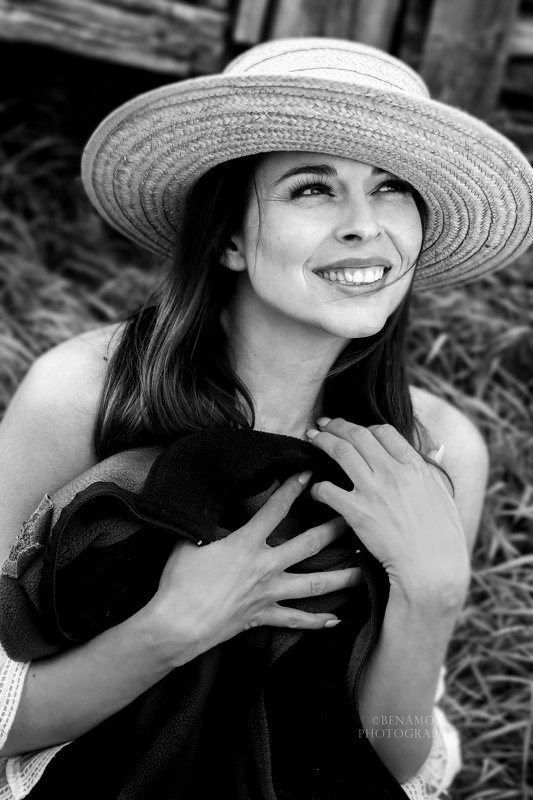 Woman, hat, black and white,  Jackie-O Style фото превью