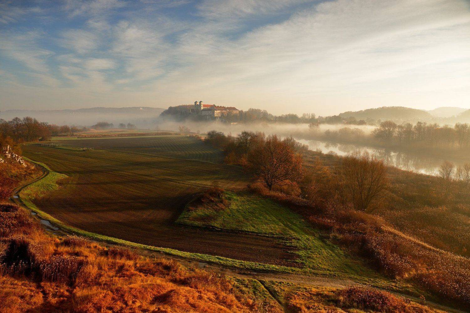 autumn, tyniec, morning, sunrise, light, mist, river, road, monastery, abbey, rock,, Jacek Lisiewicz