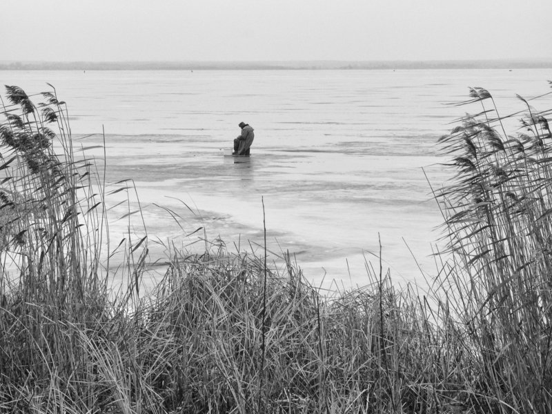 Nero lake, Rostov, Monochrome, Fisherman, Black and white, Russia Long winter days awaiting фото превью