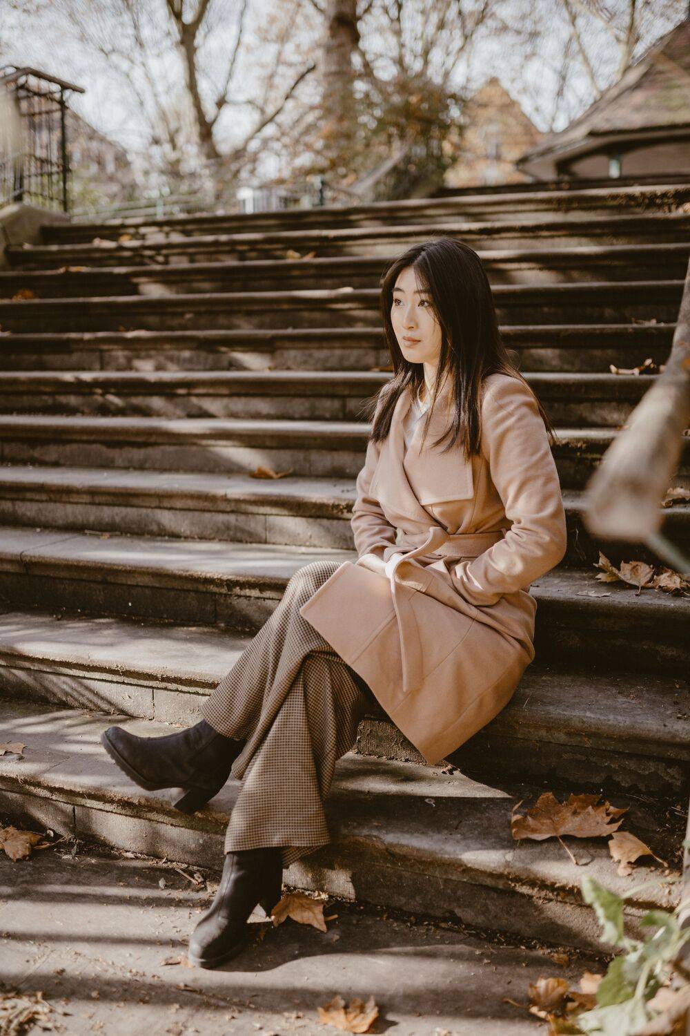 chinese, female, woman, girl, model, outdoor, portrait, pale skin, brunette, autumn, fashion, stairs, london, natural light portrait, Marius