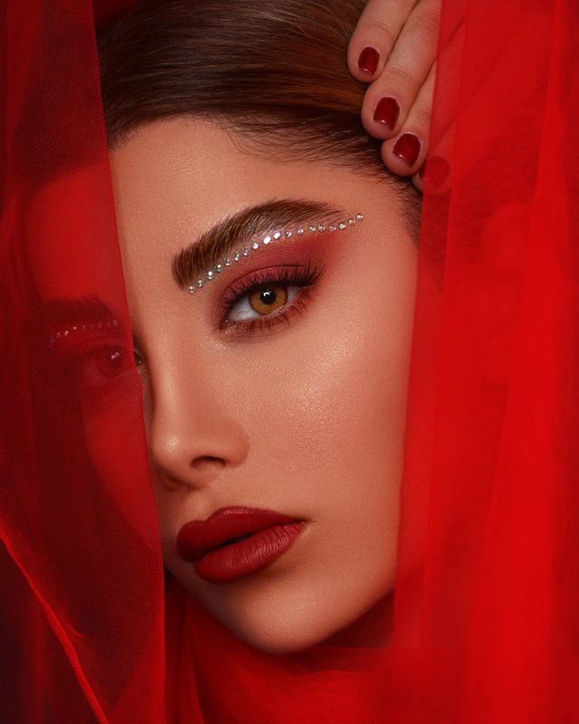 #red #beauty #iran #portrait #iran #makeup Red mind фото превью