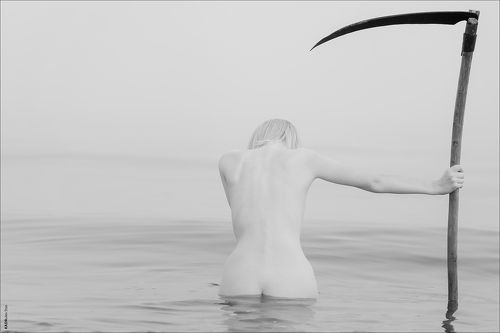 черно белая вода