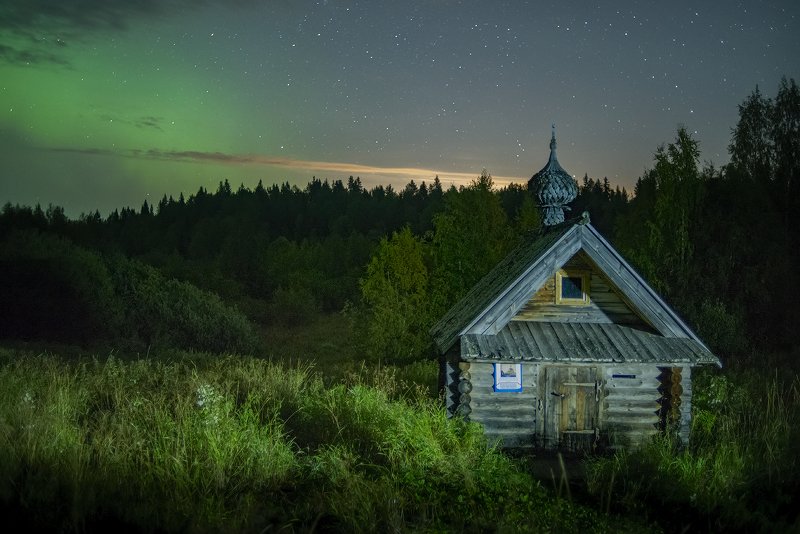 северное сияние, русский север, ночь, астрофото, звезды, ночное небо, деревянное зодчество, aurora borealis Осенние ночи на Куртяево фото превью