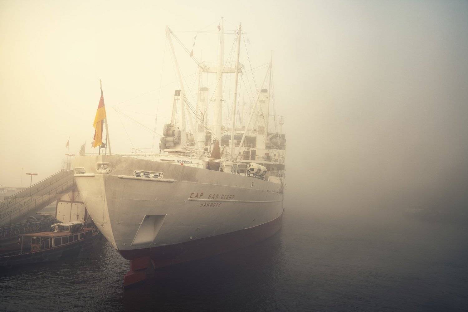 hamburg, germany, ship. fog, mist, haze, water, river, elbe, harbour, Alexander Sch&ouml;nberg