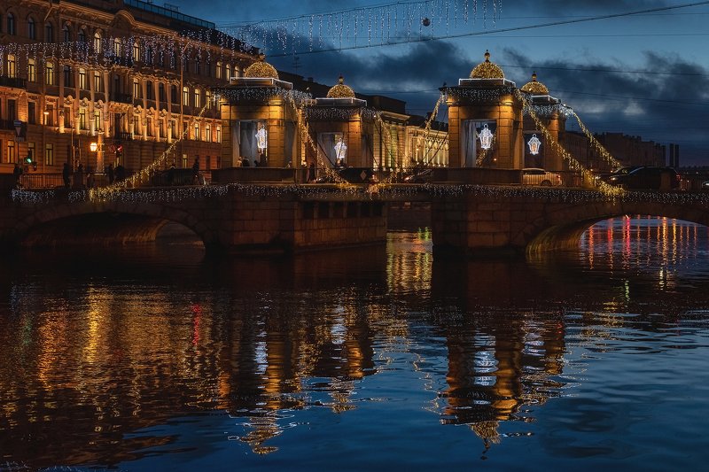 мост, вода, иллюминация, ночь, праздники, без людей, улица, зима, прогулка Зыбкие отражения прошедшего праздника фото превью