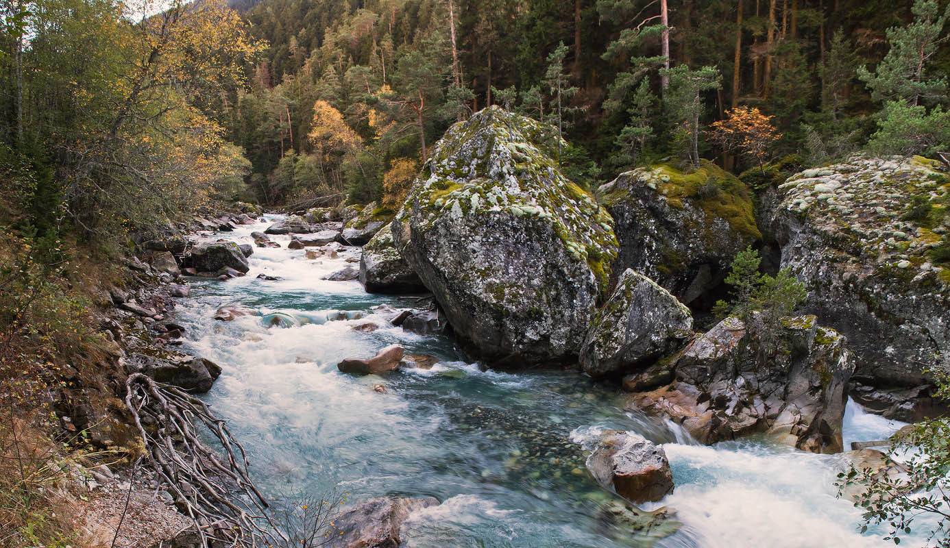 река, гоначхир, осень, камни, деревья, Николай Мысливцев