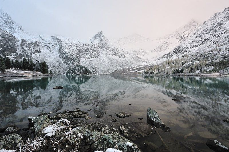 алтай, горы, отражение, снег Первый снег лег, затишье перед бурей фото превью