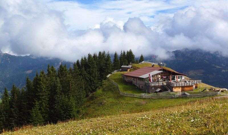 австрия, горы, облака под альпийскими облаками фото превью