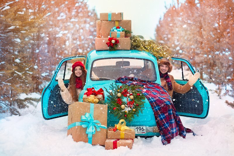 семейный фотограф, детский фотограф, новый год, семья, ретро автомобиль, лес, праздник  Со Старым Новым годом!  фото превью