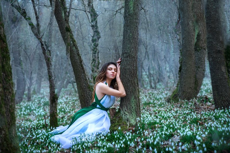 лес, подснежники, девушка, весна Подснежники фото превью