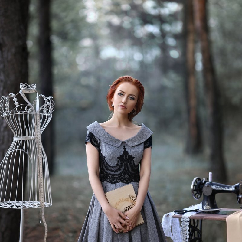 серый, манекен, сантиметровая лента, швейная машинка, рождение идеи, дизайнер, дизайнер одежды, женское платье  фото превью