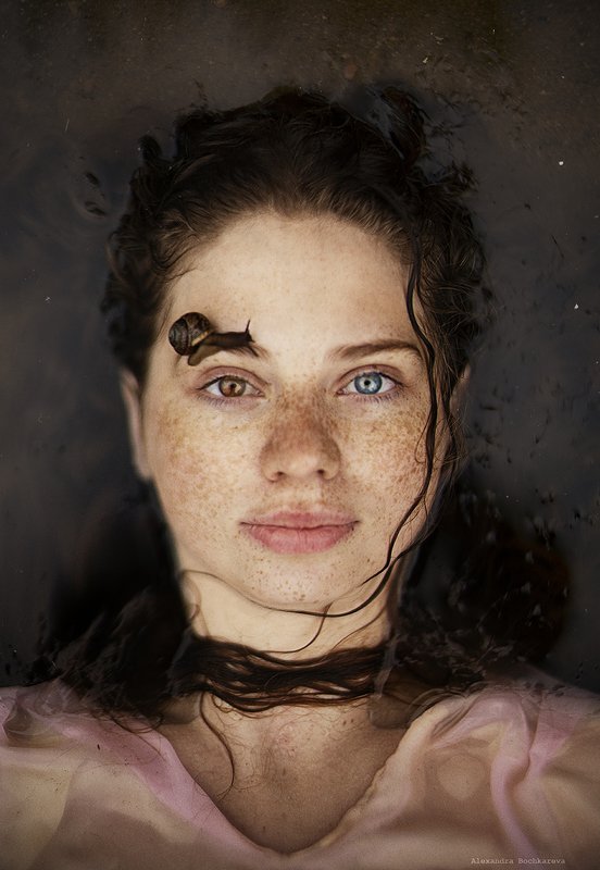 The Girl is on Fire фото превью