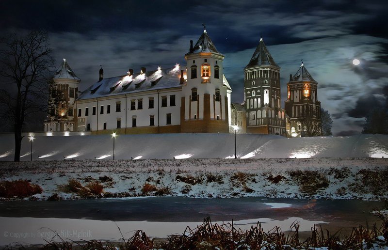 беларусь, мирский-замок Лунная ночь в Мирском замке фото превью