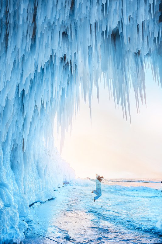 портрет, байкал, ледяная пещера,  Ледяная бездна фото превью