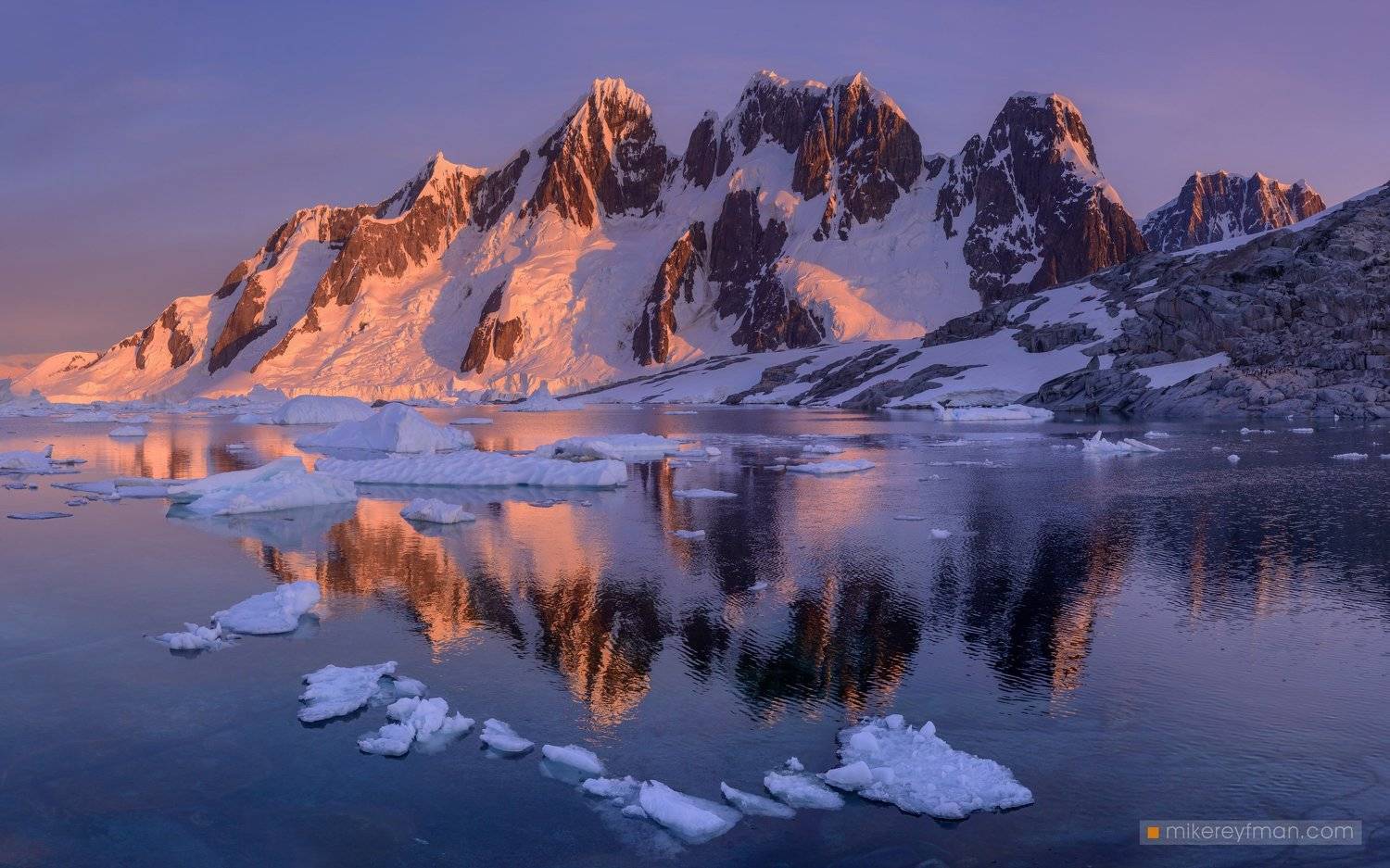 dramatic, polar climate, antarctic, antarctica, cold, romantic, extreme, gentoo penguin, chinstrap penguin, pleneau cove, booth island, sunset, quixote-expeditions, Майк Рейфман