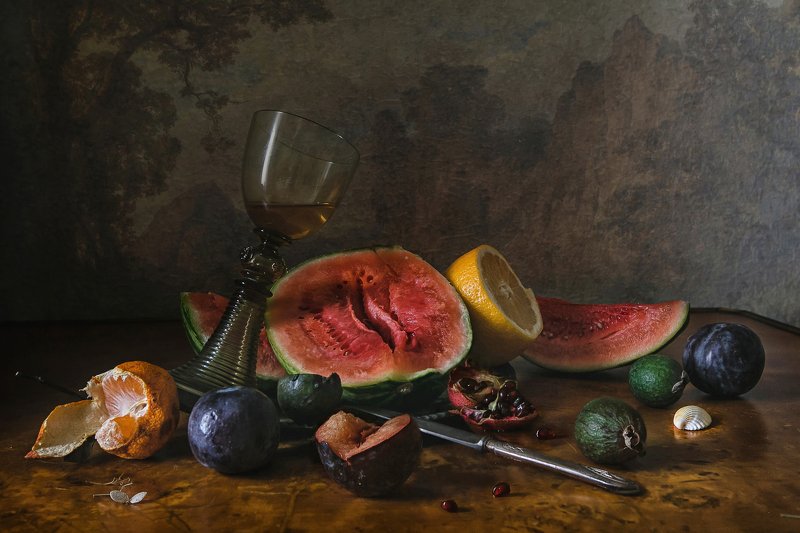 натюрморт, стекло, хрусталь, бокал, рёмер, арбуз, фрукты Про маленький арбуз фото превью