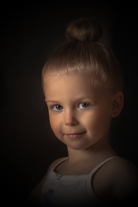 девочка, портрет, студия, темный Вета фото превью