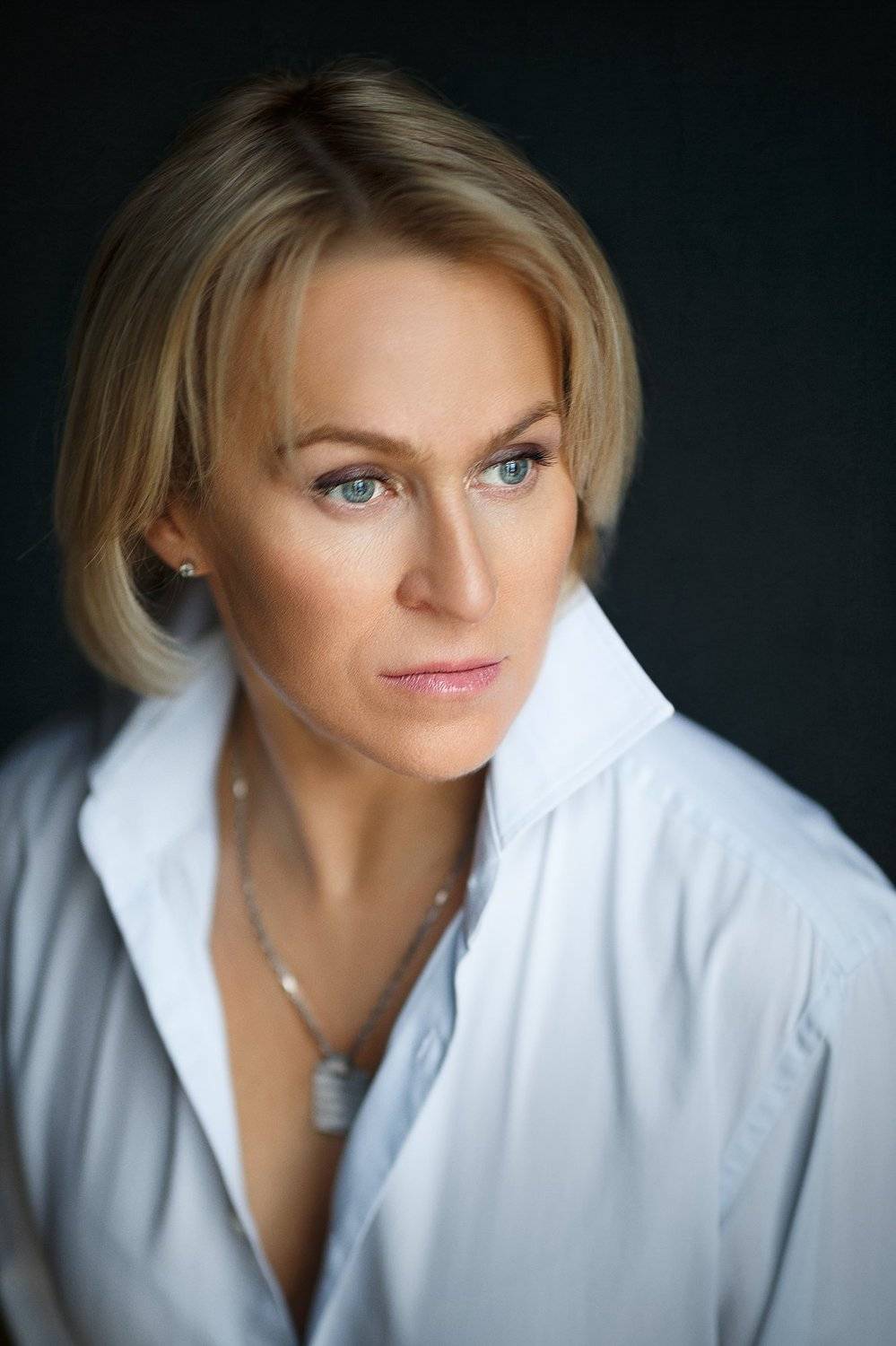 портрет, сильной, уверенной, современной. женщины, дневной свет, студия, взгляд, правитель., Оксана Ведмеденко