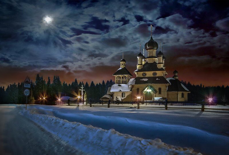 Сказочный лунный вечер на хуторе у храма фото превью