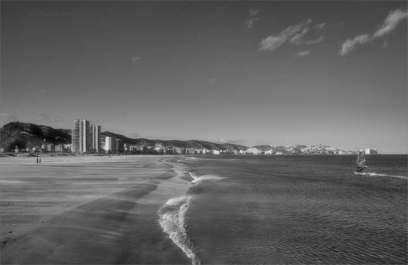 город, море, пляж, ветер Ветреный полдень фото превью