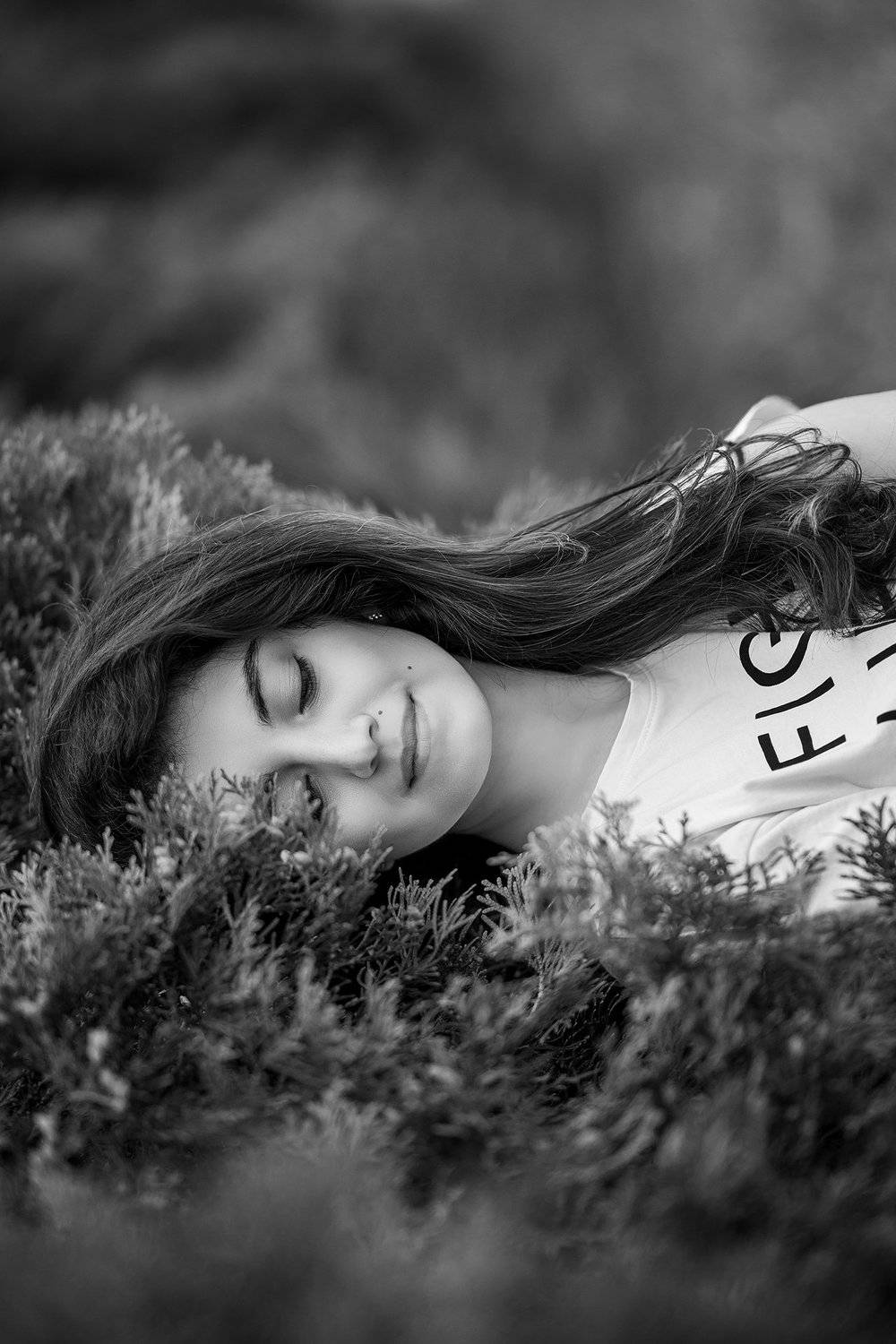 портрет, девушка, поле, чб, Илья Шатохин