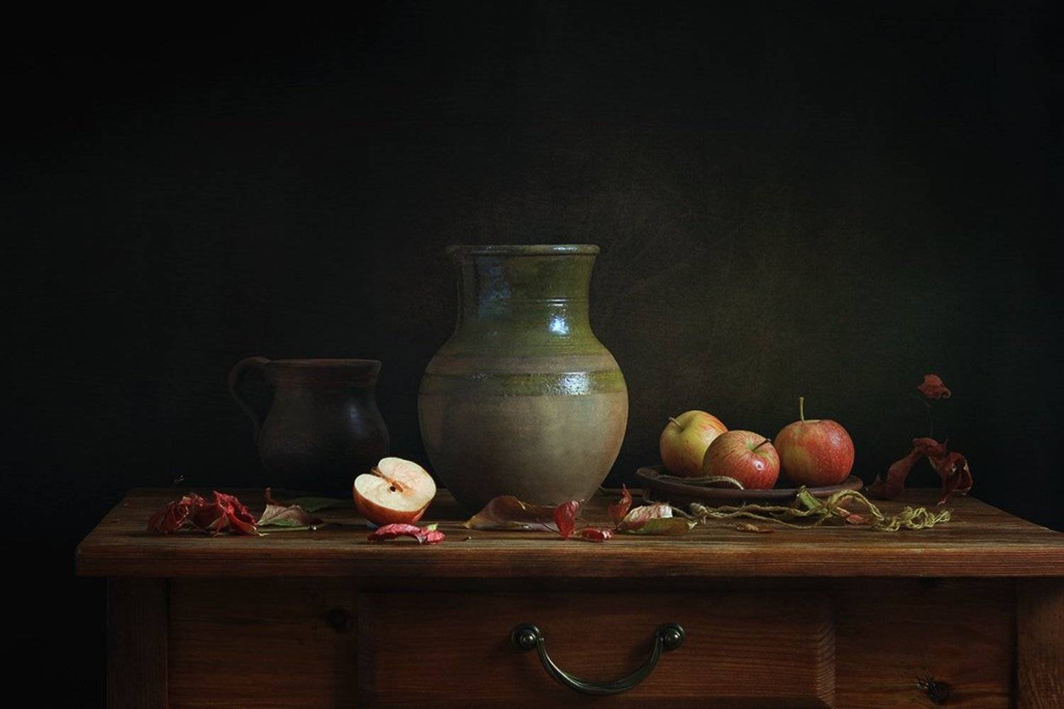 осень осеннее настроение сухие листья яблоки кувшин кружка, Людмила Крюкова