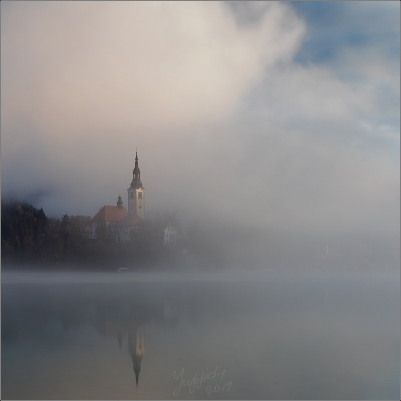 Туман на озере Блед фото превью