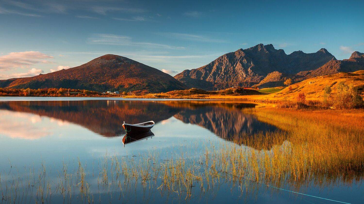 Lonely boat. Автор: Pawel Uchorczak , Pawel Uchorczak