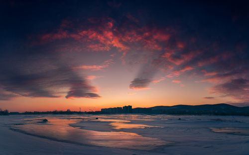 Ветреное, ледяное, багровое, но все же доброе утро