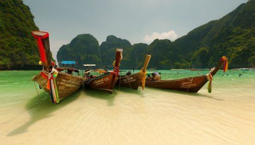 Longtail boat