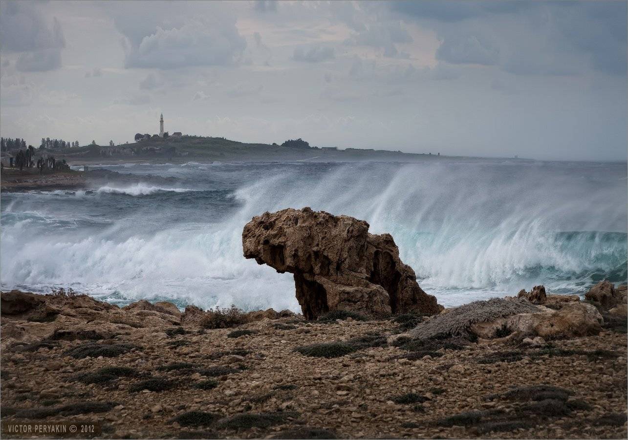 средиземное, море, дракон, камни, волны, прибой, маяк, шторм, Виктор Перякин