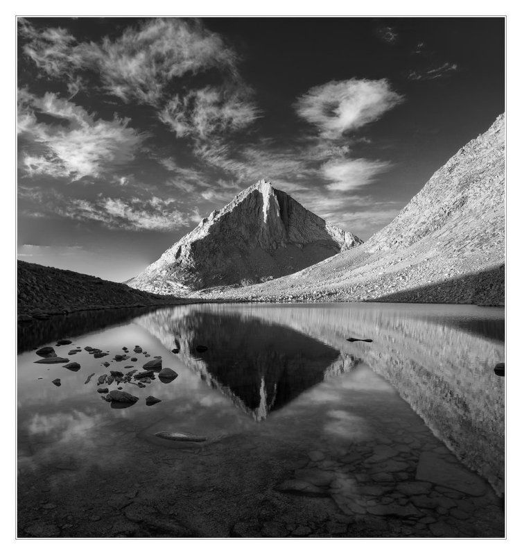 Merrian Peak in BW фото превью