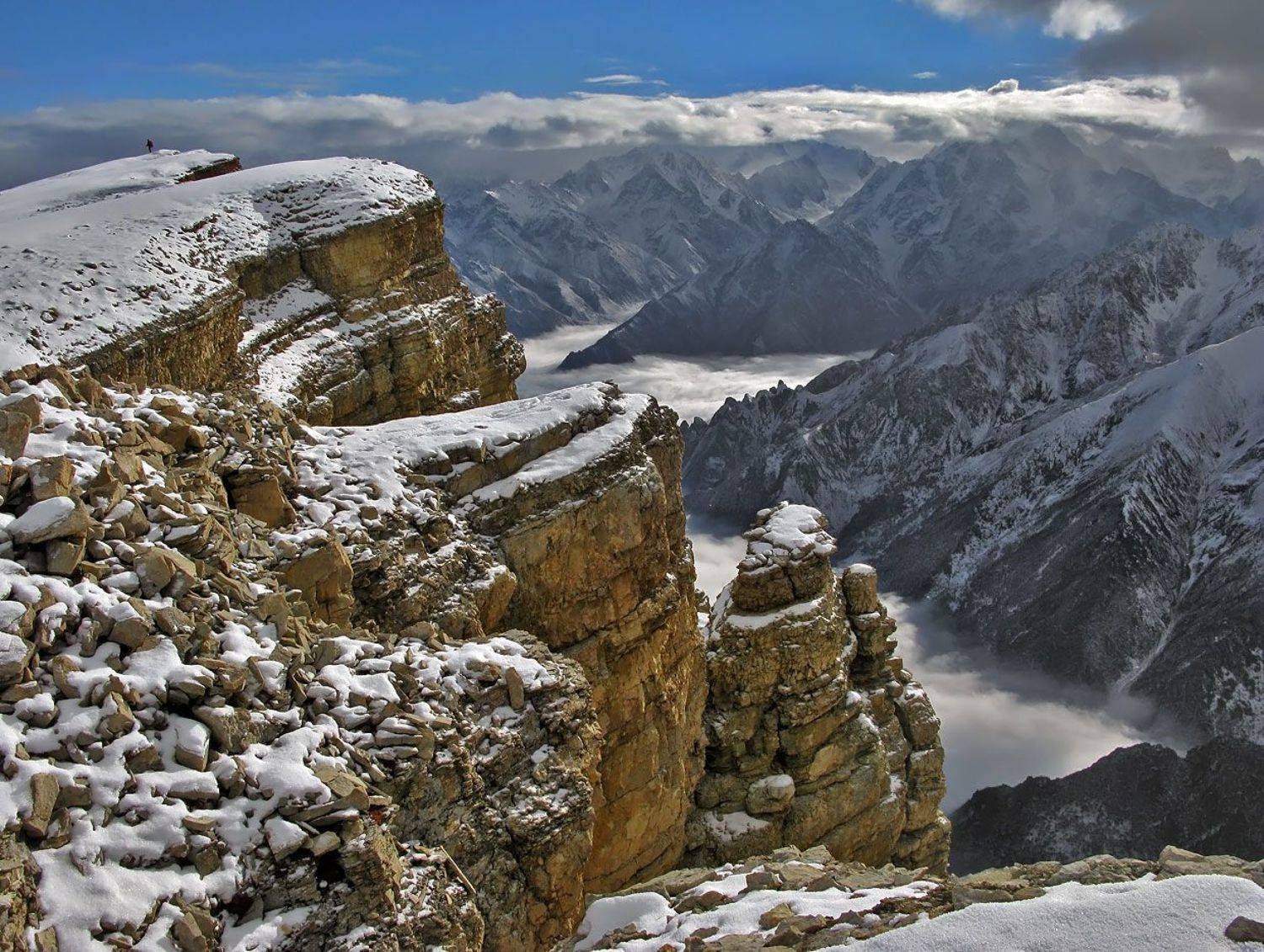 горы,кавказ,осетия,поход,зима,скалы,облака, Михаил Голубев