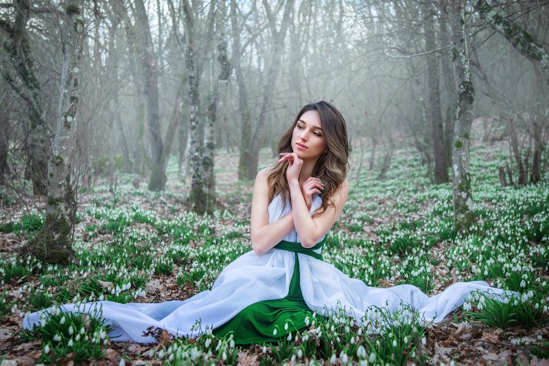 лес, подснежники, девушка, весна  фото превью
