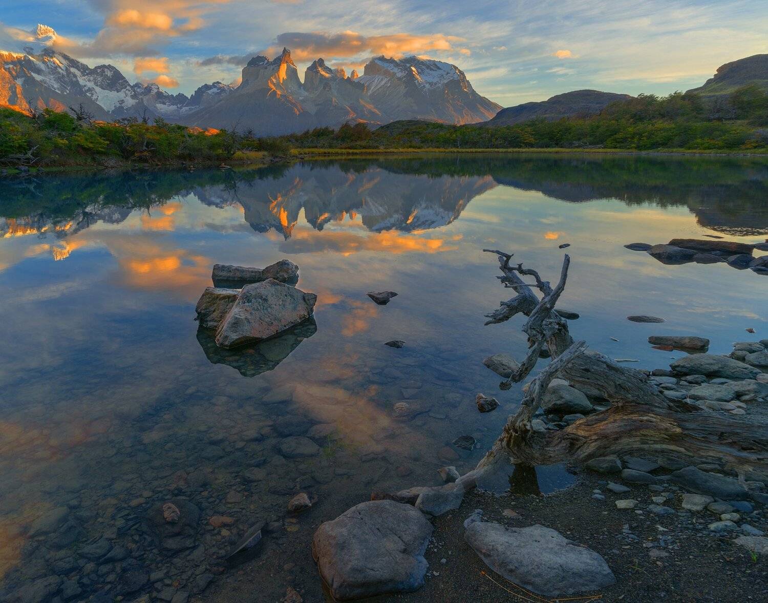 Фототуры с Владимиром Рябковым,Патагония, Чили, Торрес дель Пайне, Патагония!... Какое сказочное слово. С детства я слышал о ней у Жюль Верна в романе "Дети капитана Гранта". И хотя Жюль Верн жил на корабле и даже путешествовал, он никогда не бывал в Пата, Владимир Рябков