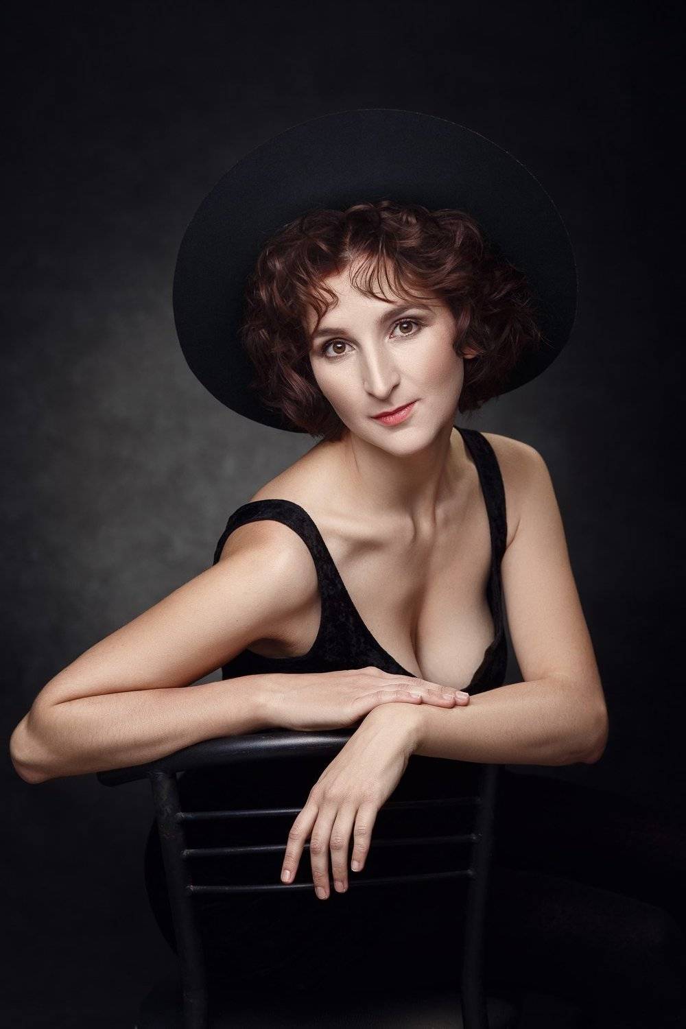 портрет, цвет, чб, девушка, шляпа, мини, черный, поза, руки, 85 мм,, Марина Кондратова