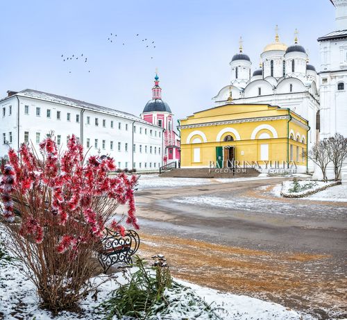 Церковь Рождества и Митрофаньевская в Пафнутьевом монастыре Боровска