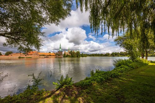 Замок Фредериксборг - резиденция датских королей в городе Хиллерёд.
